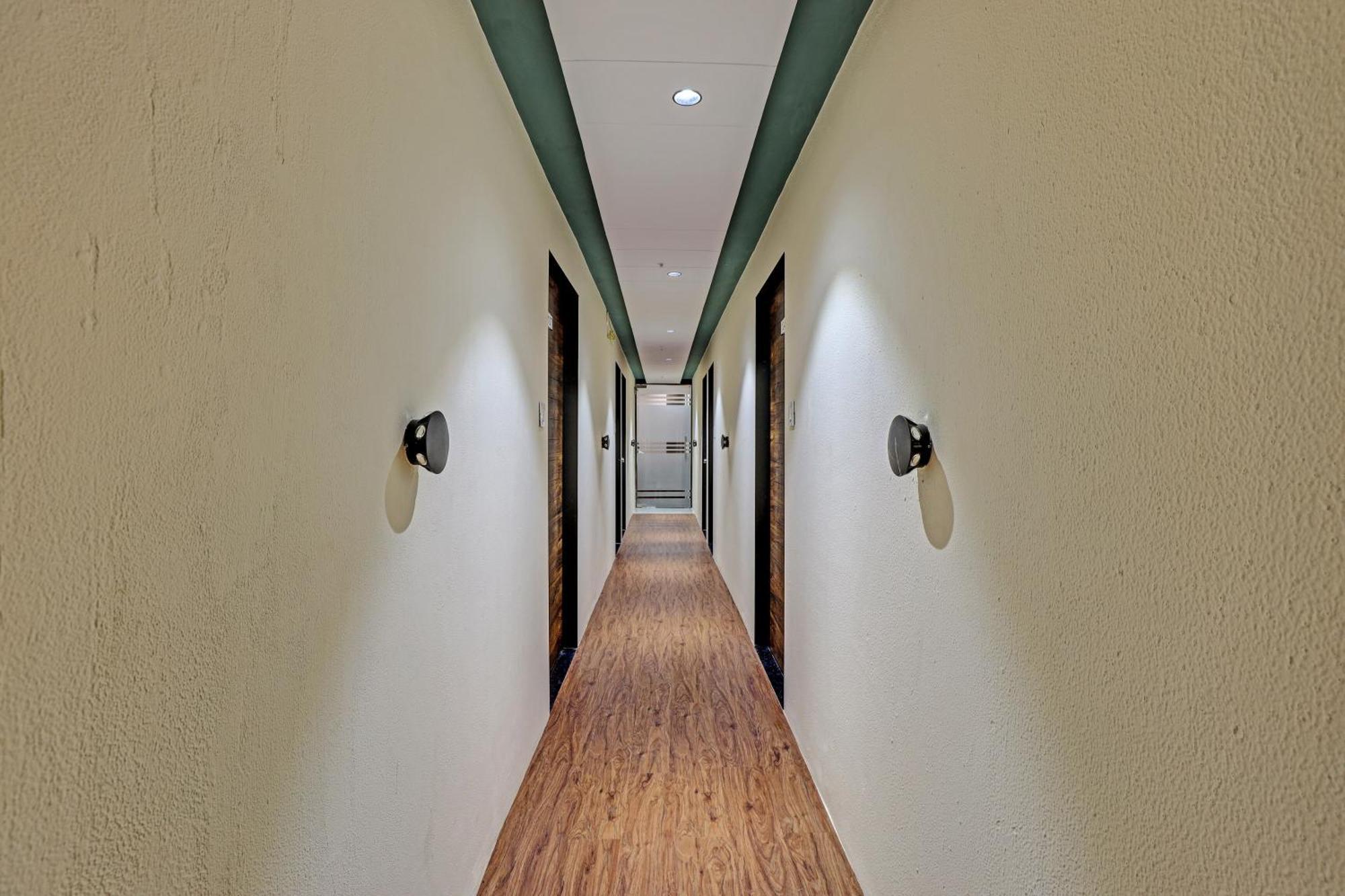 סוראט Collection O Hotel Swarg מראה חיצוני תמונה