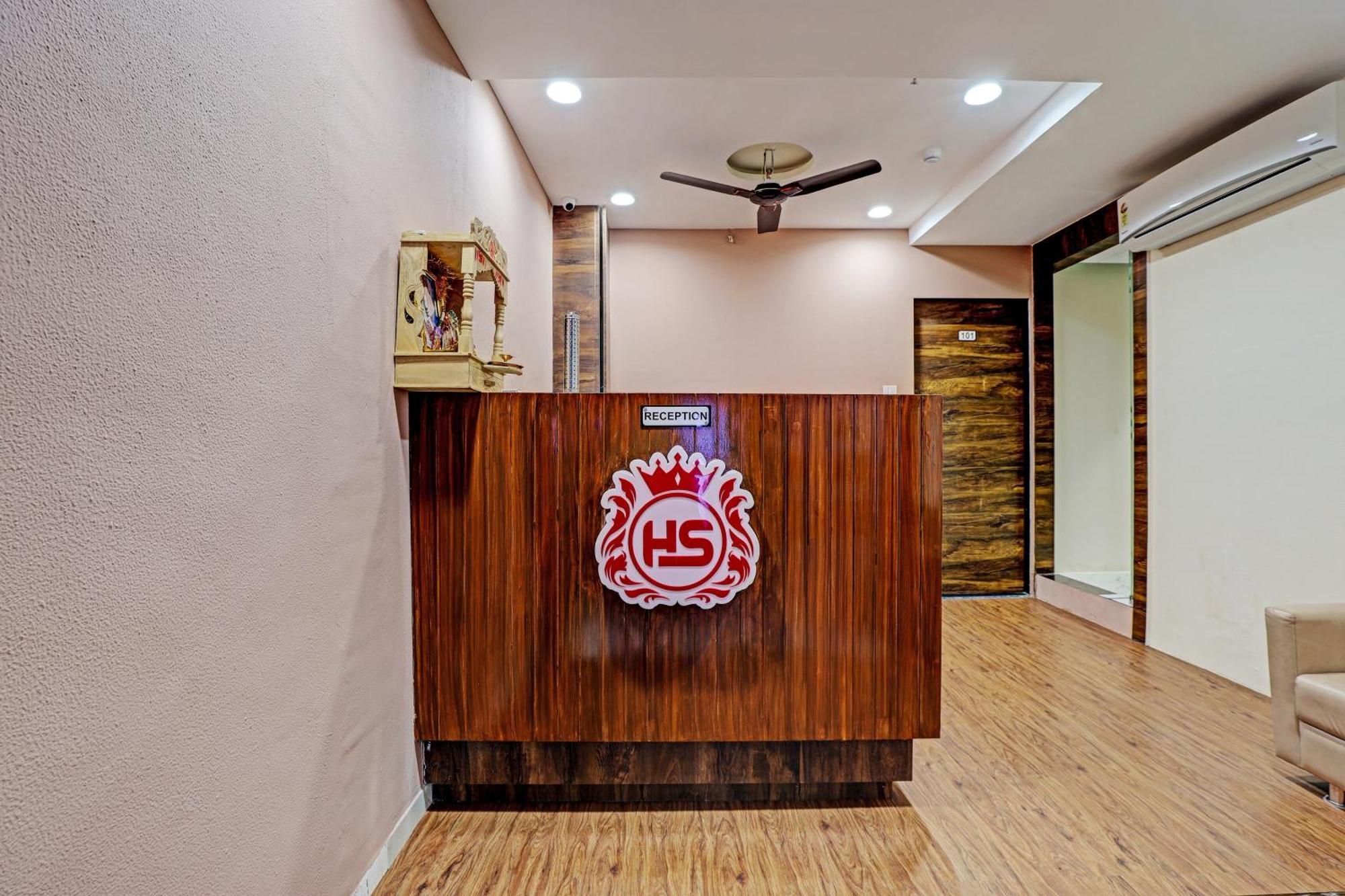 סוראט Collection O Hotel Swarg מראה חיצוני תמונה