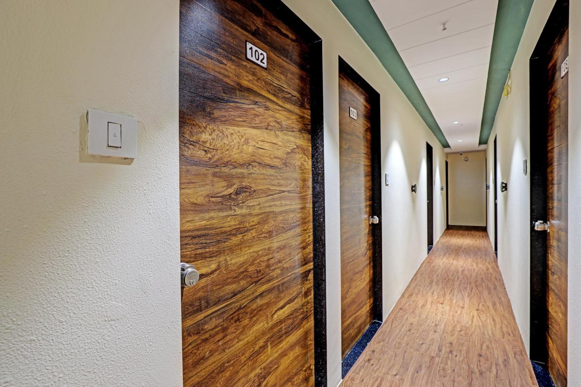סוראט Collection O Hotel Swarg מראה חיצוני תמונה