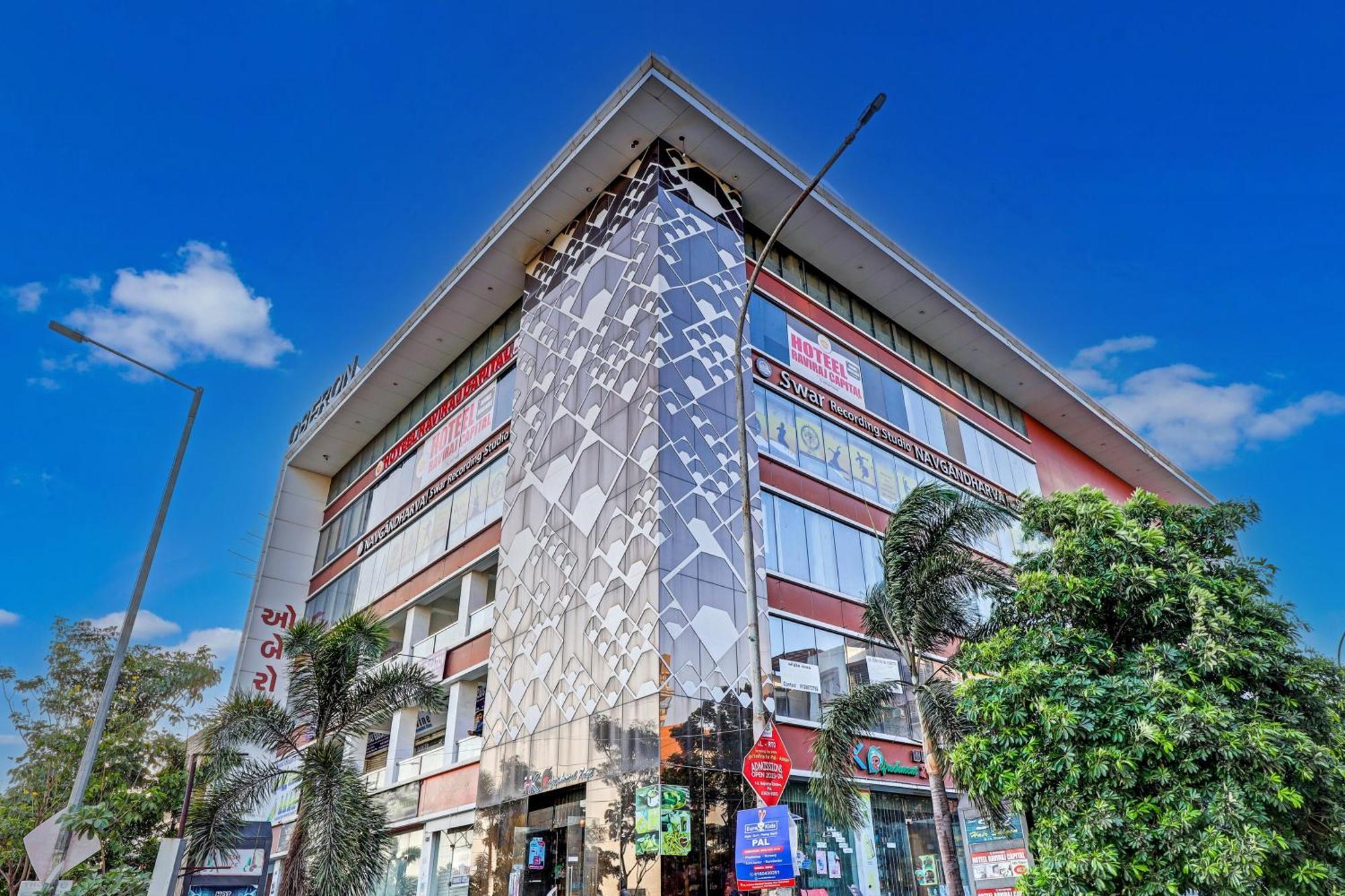 סוראט Collection O Hotel Swarg מראה חיצוני תמונה