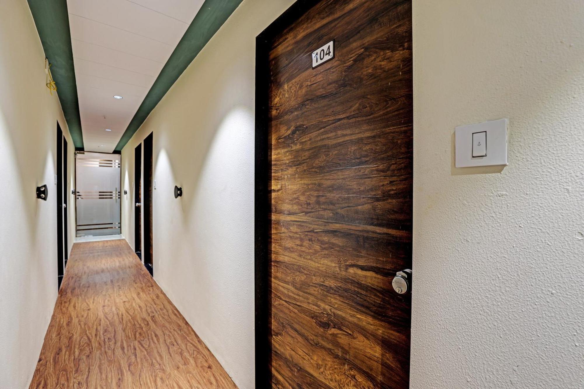 סוראט Collection O Hotel Swarg מראה חיצוני תמונה