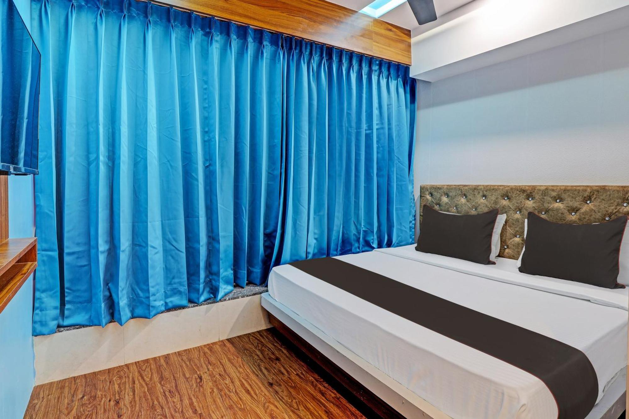 סוראט Collection O Hotel Swarg מראה חיצוני תמונה