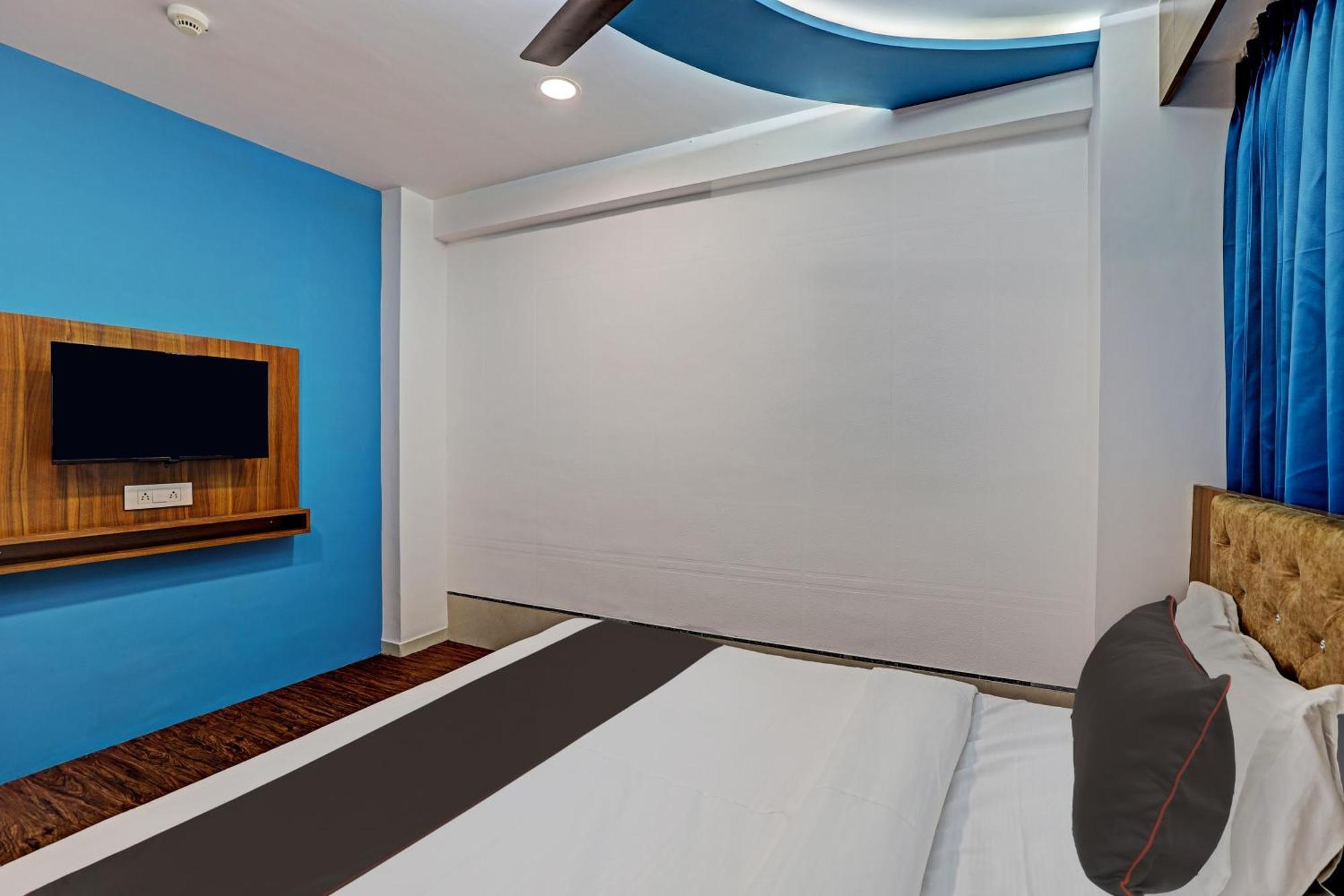 סוראט Collection O Hotel Swarg מראה חיצוני תמונה